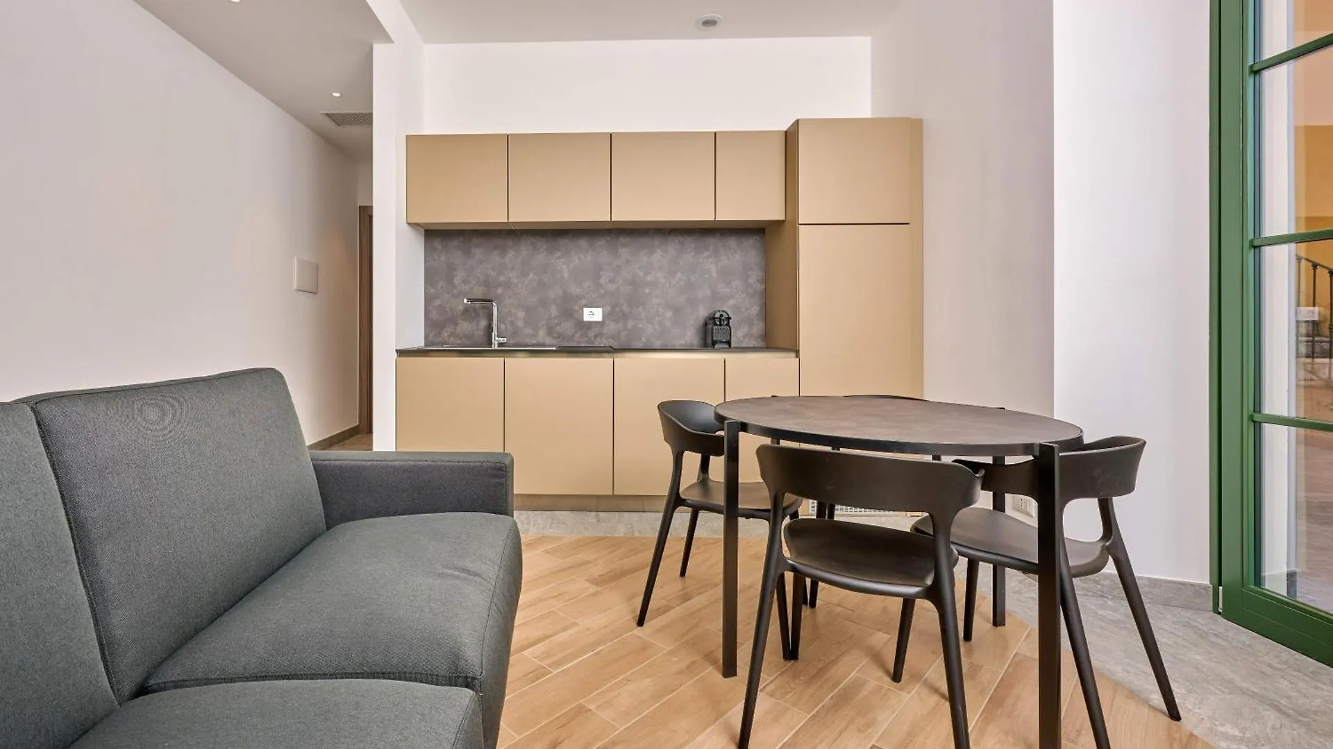 Lario Nest - The Suites Mandello del Lario Apartahotel